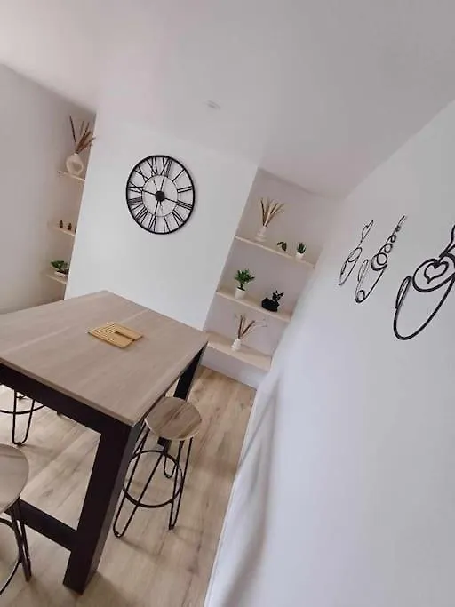 Agreable Maison Neuve Pontivy 0*,  France